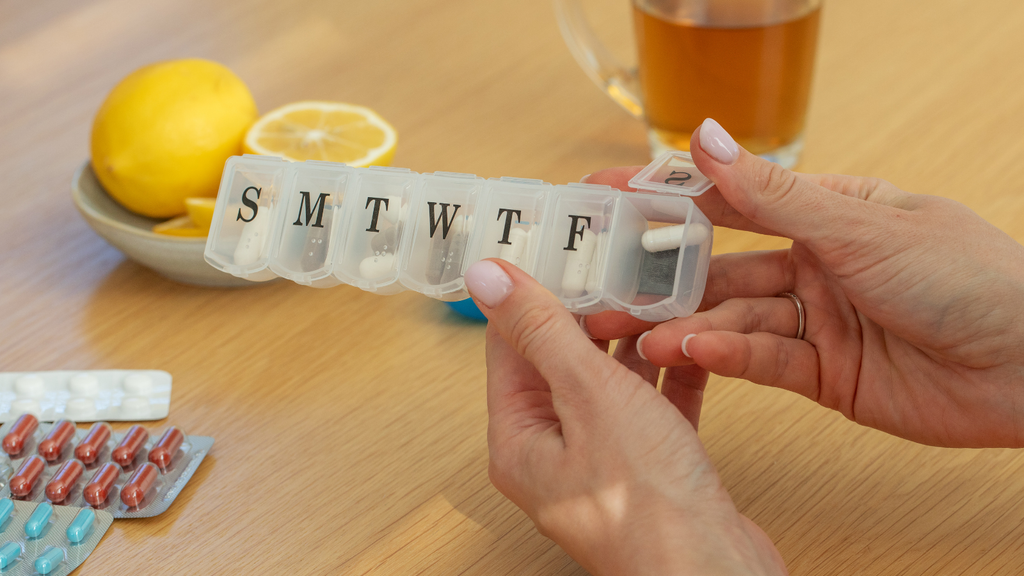 medication routine, medication adherence, medication management, taking medications correctly, medication reminders, prescription routine, medication safety, chronic disease management, healthy habits, treatment adherence
